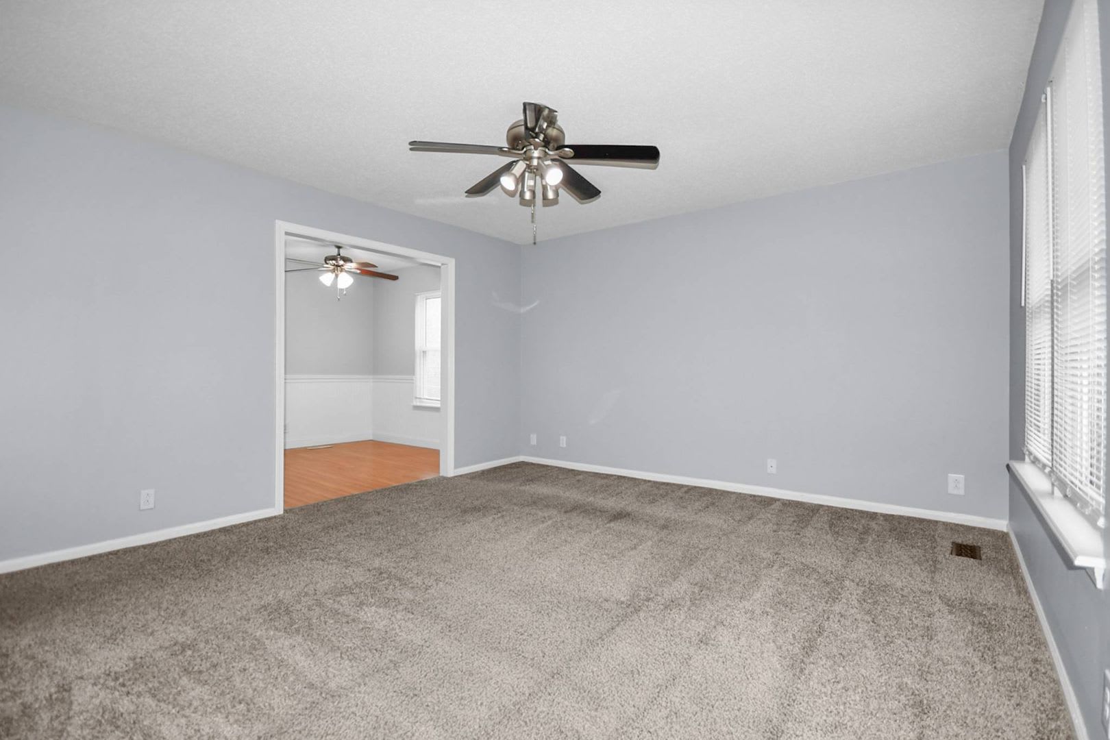 Pet Friendly Four Bedroom With Basement – photo 2