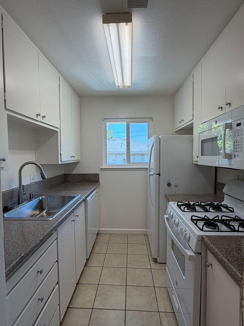 REMODELED 2 BED CONDO IN CITRUS HEIGHTS! – photo 4