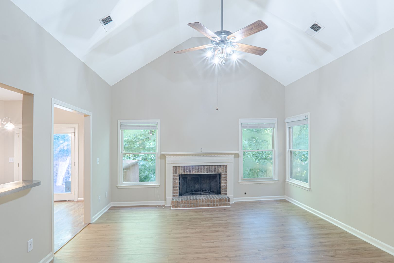 Beautifully Updated 5Br 3Ba Home No Carpet Fresh Paint Large Storage Flexible Floor Plan – photo 4