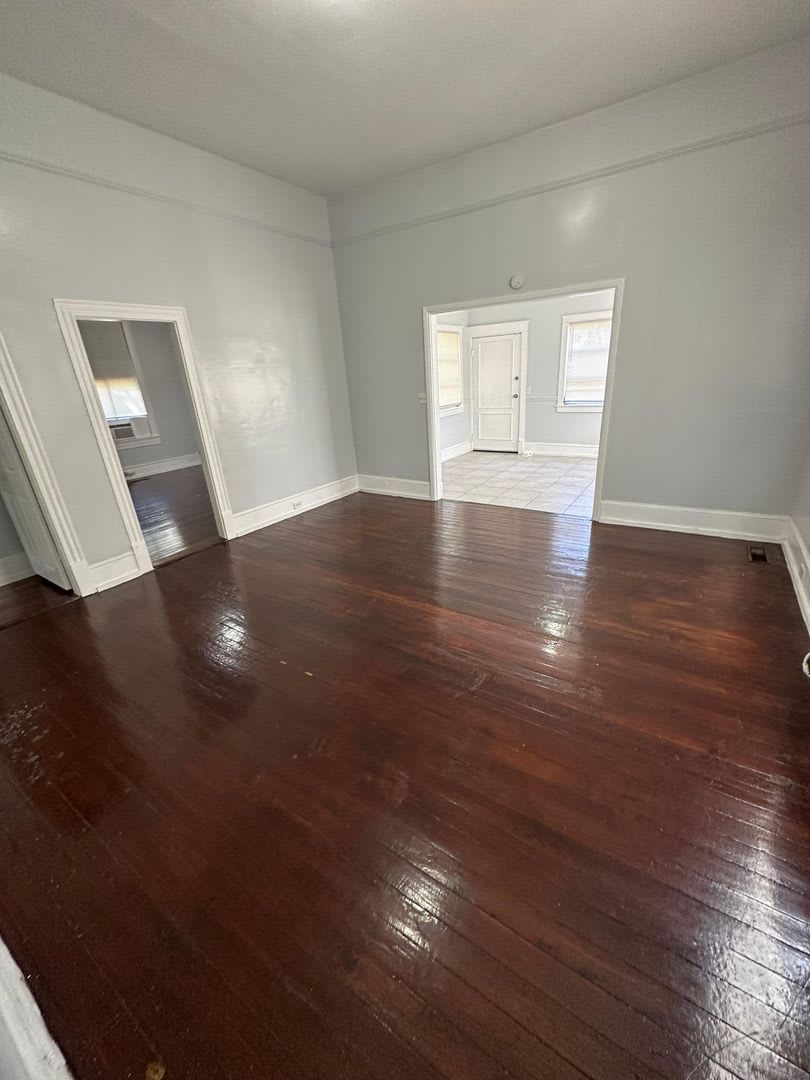 Fully renovated Single Family 2/1 available for immediate rent! – photo 2