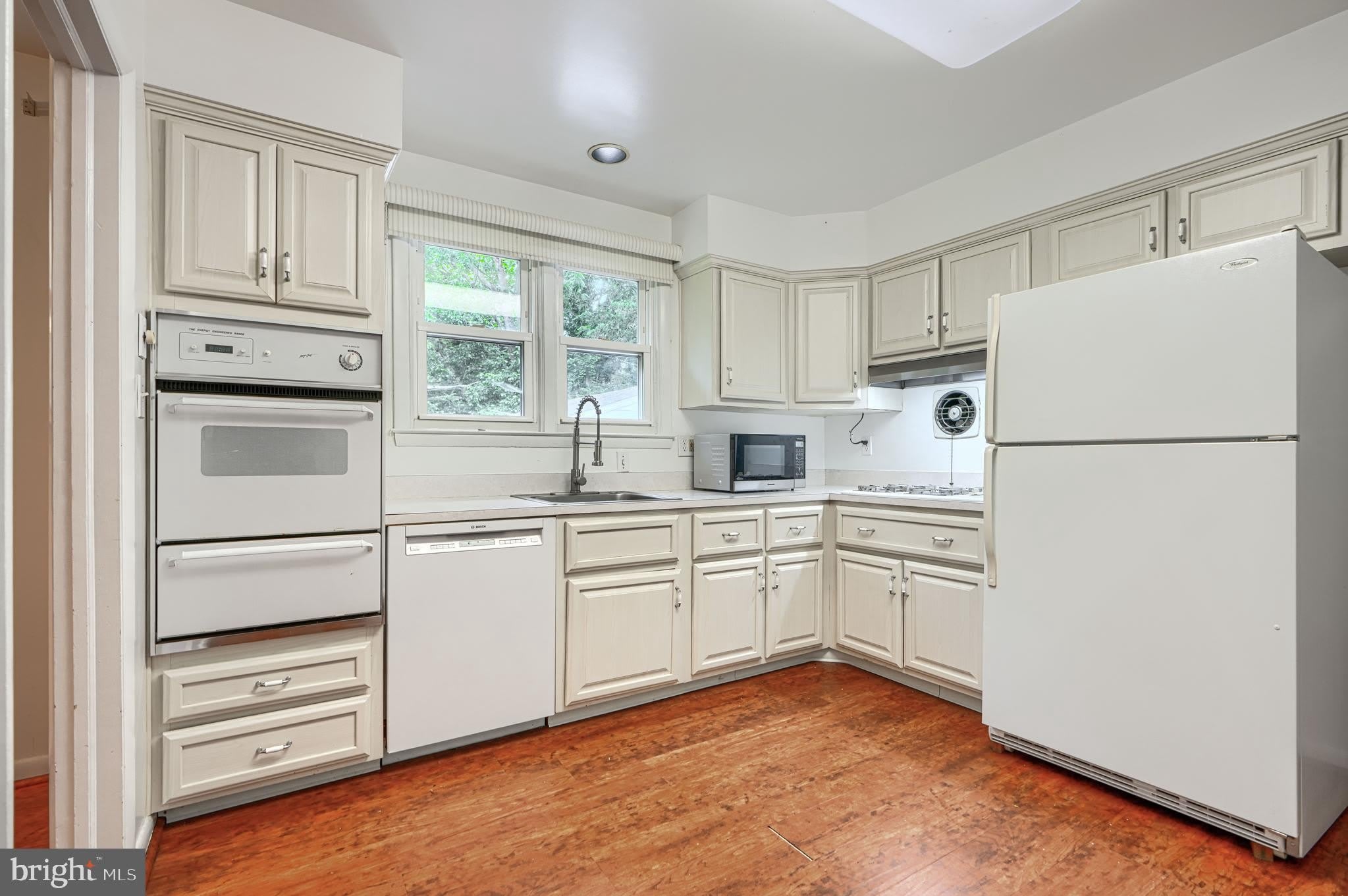 112 SPRINGSIDE Drive – photo 5