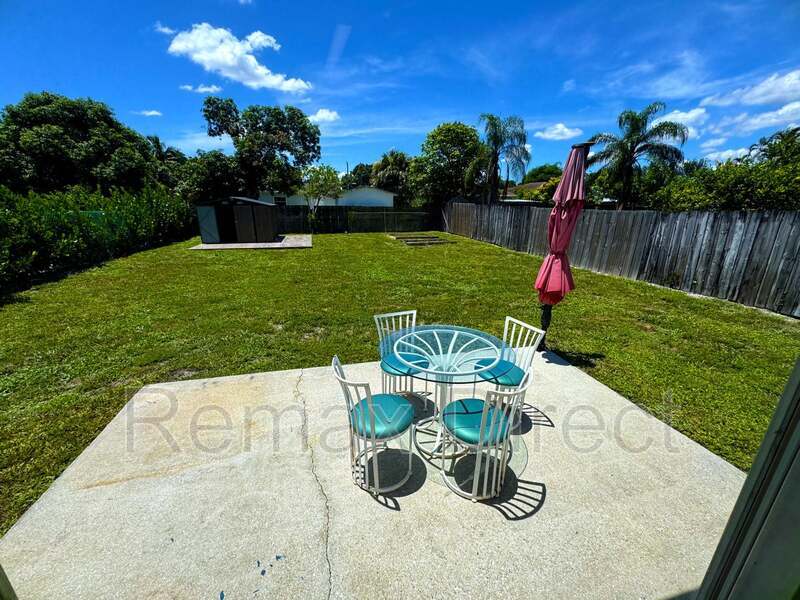 6682 4th Street – photo 2