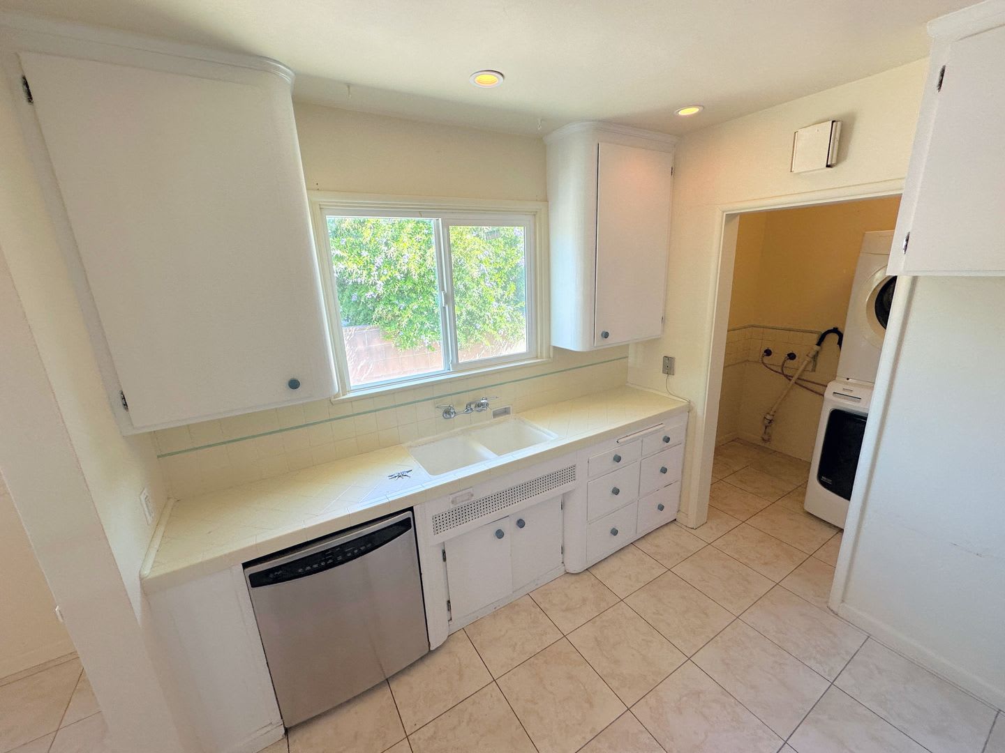 Peaceful Living in Mar Vista Home w/ Spacious Backyard! – photo 5