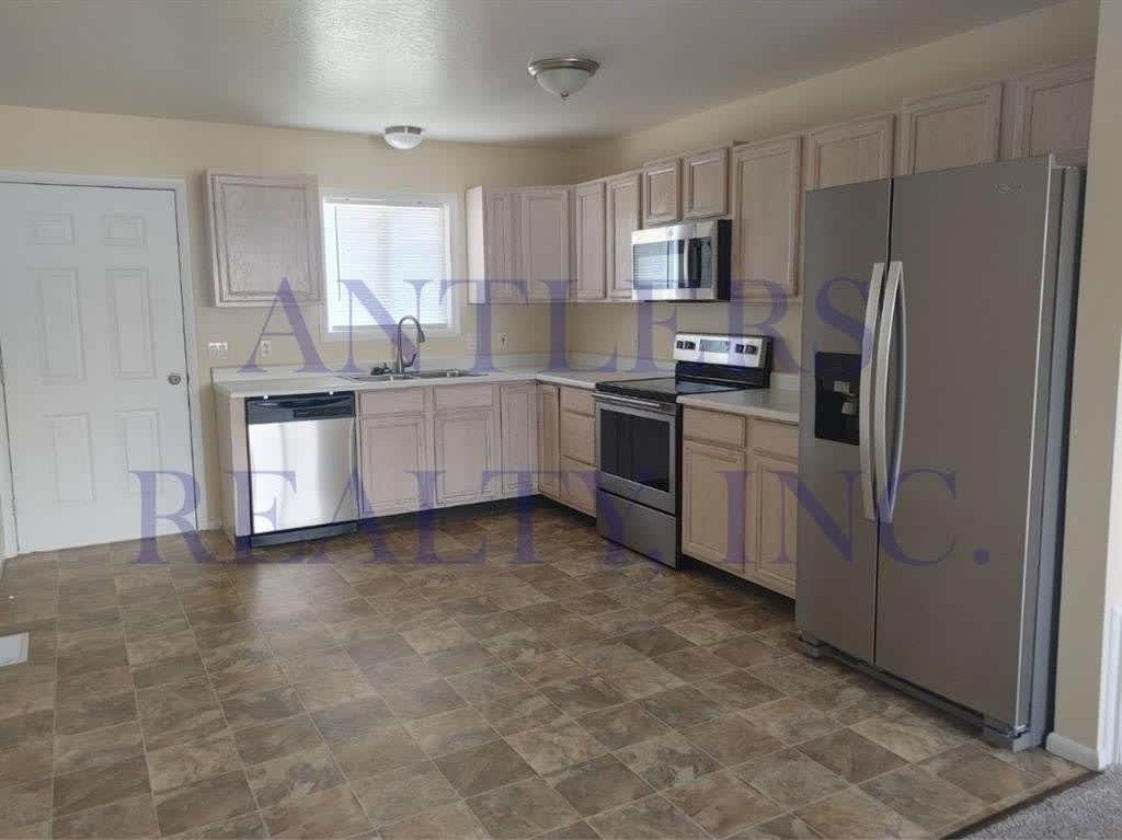 1112 Elm Ave – photo 3