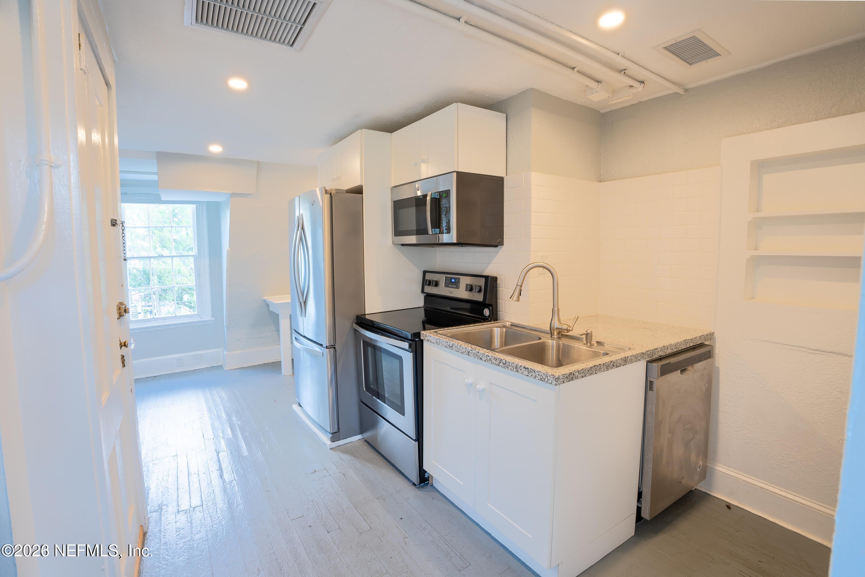 2105 RIVER Boulevard – photo 3