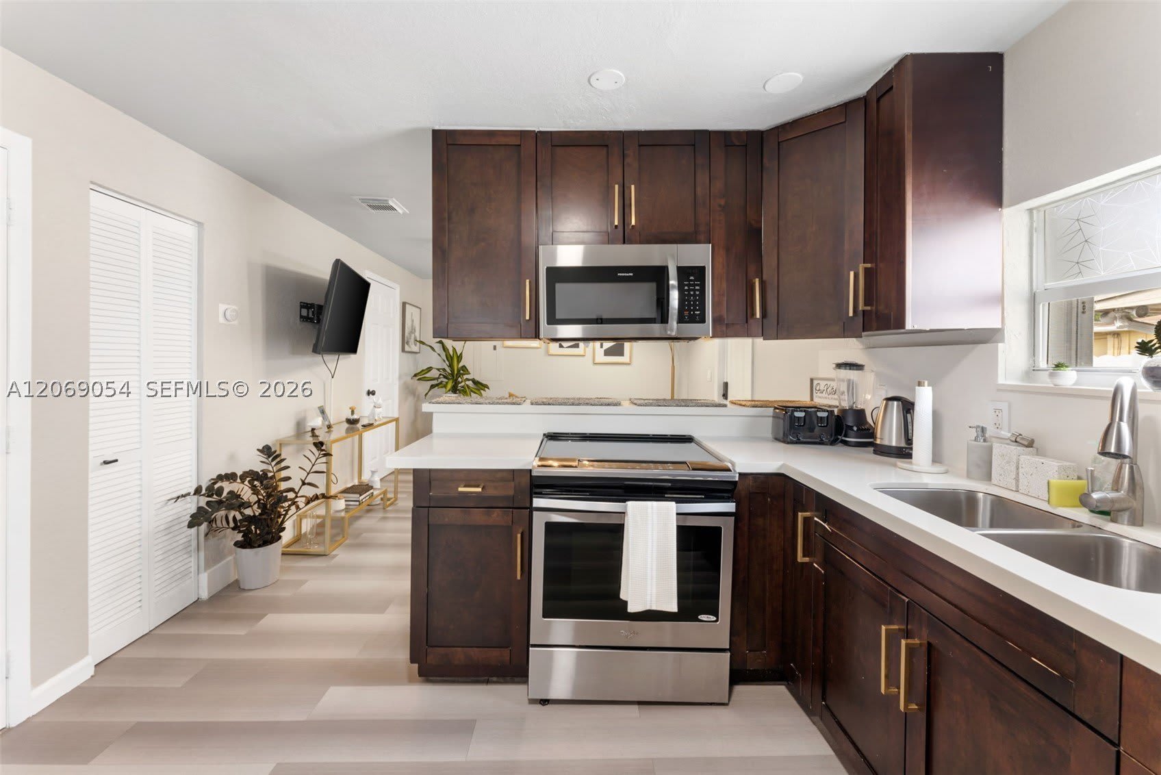 2275 Nw 33Rd St – photo 3