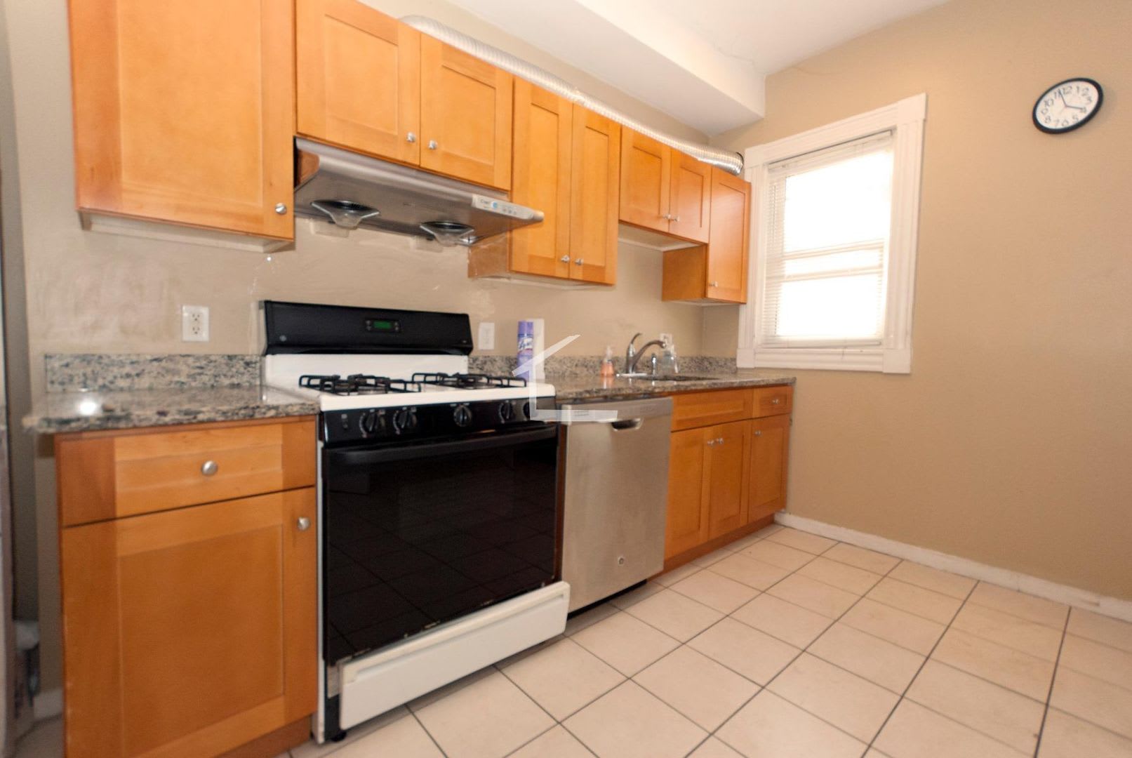 Charming 6 Bedroom-No Broker Fee – photo 5