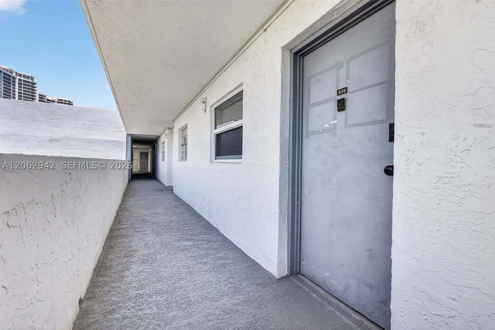 4000 NE 170th St – photo 4