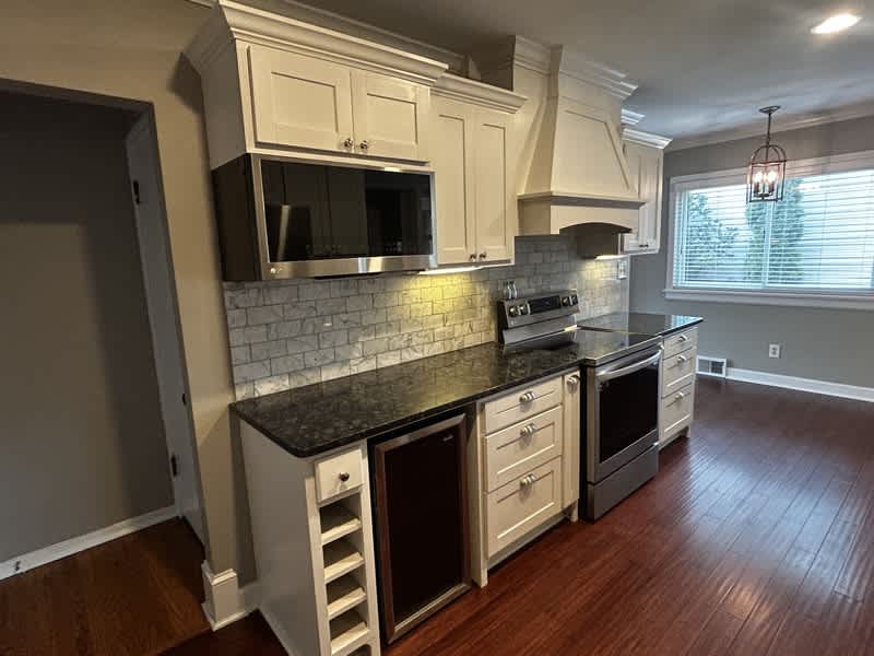 2421 Clarendon Avenue – photo 5