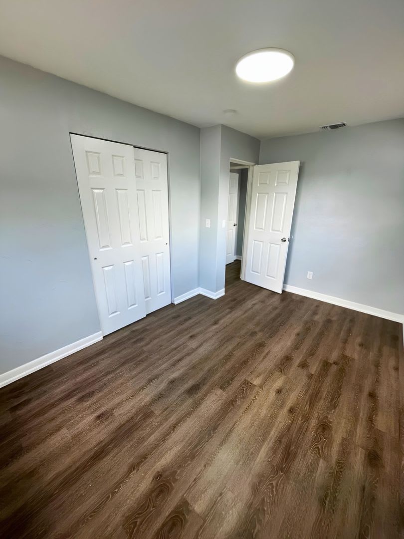 Spacious 4BR/1BA Lakeland Home with Screened Porch & Fenced Backyard! – photo 5