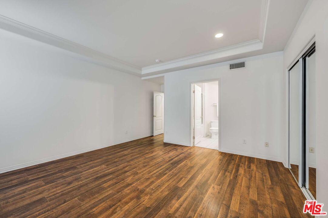 10924 Bloomfield Street – photo 3