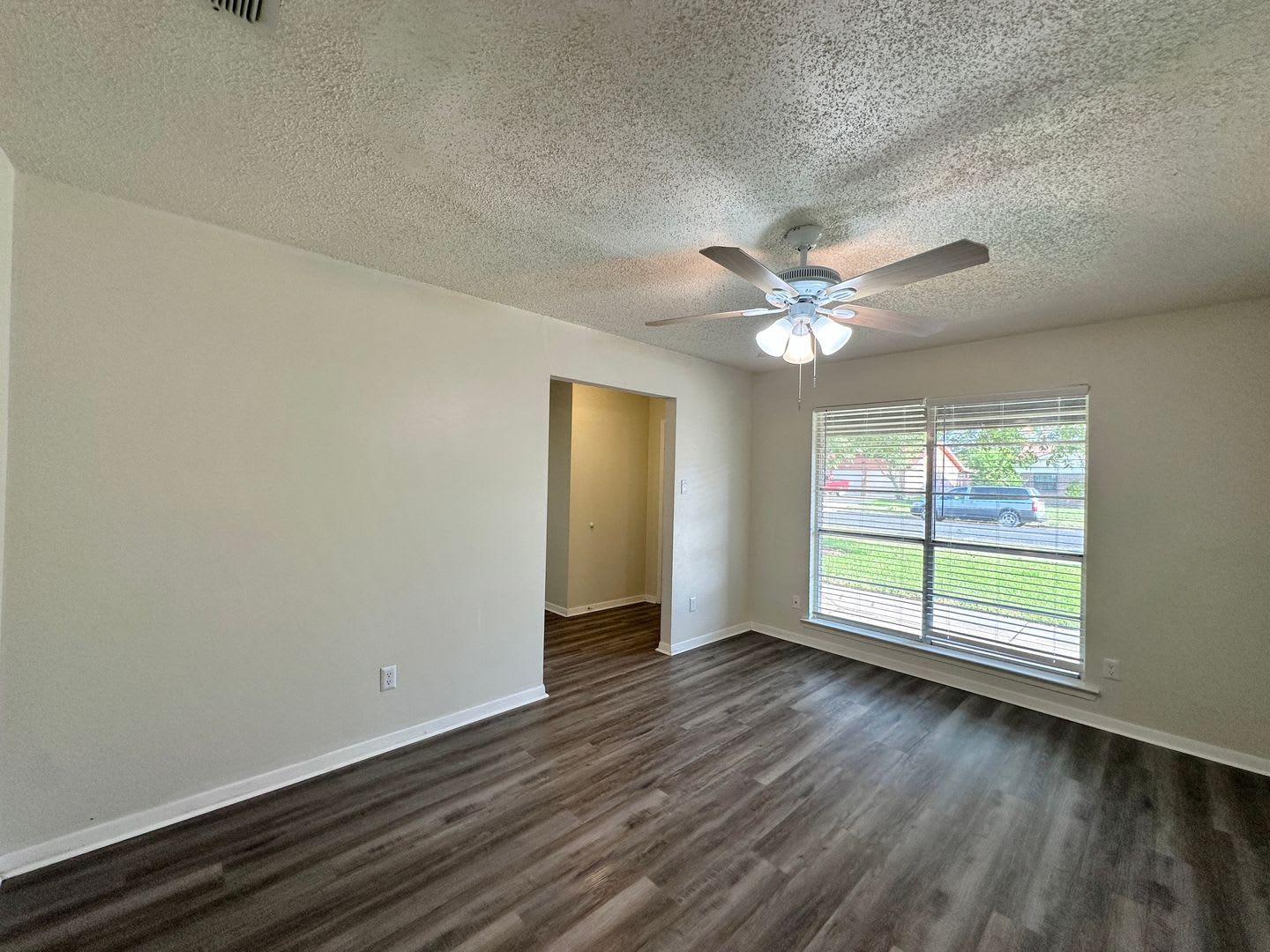 Price Drop + 1/2 Off 1st Months Rent! Small Pets Accepted! – photo 3