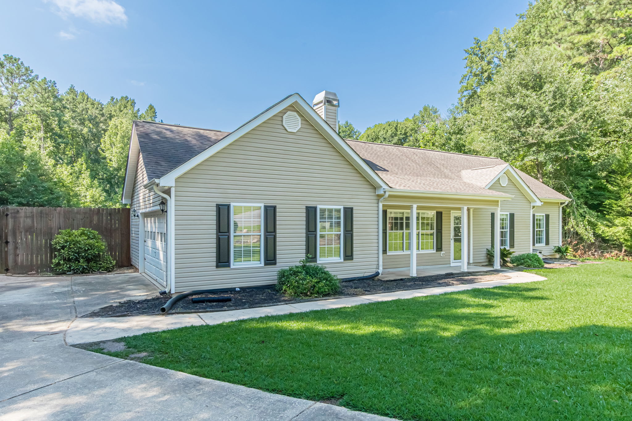 135 Riverside Court – photo 4