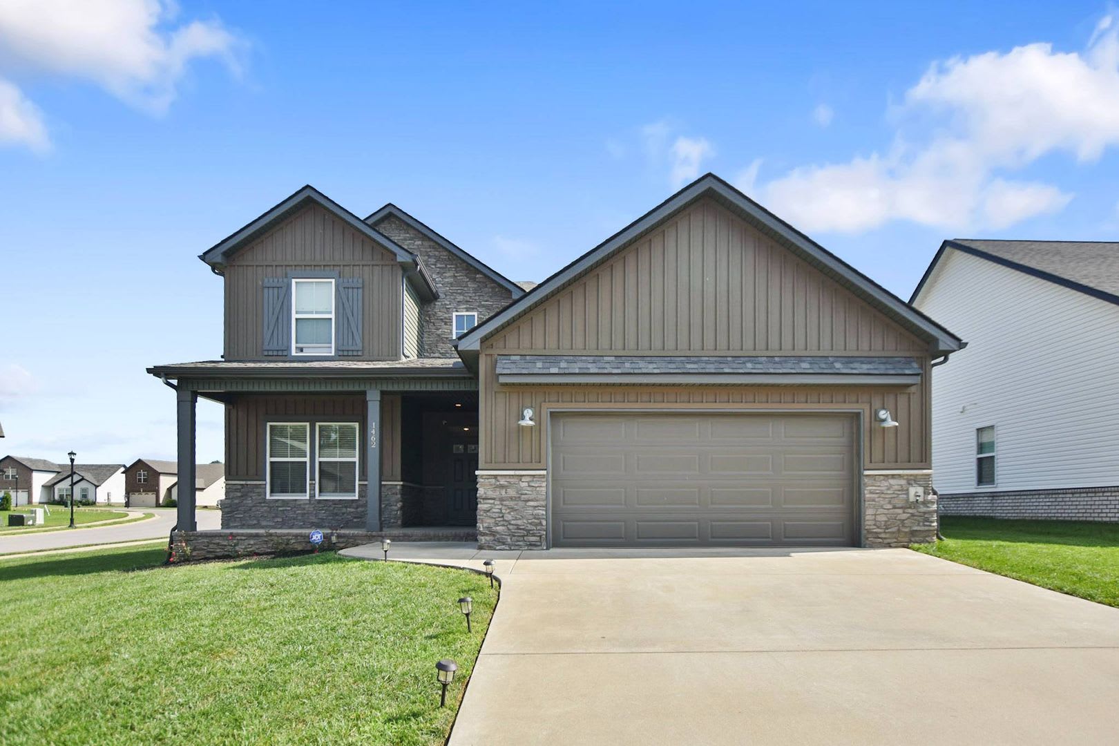 Pet Friendly Four Bedroom with Bonus! – photo 1