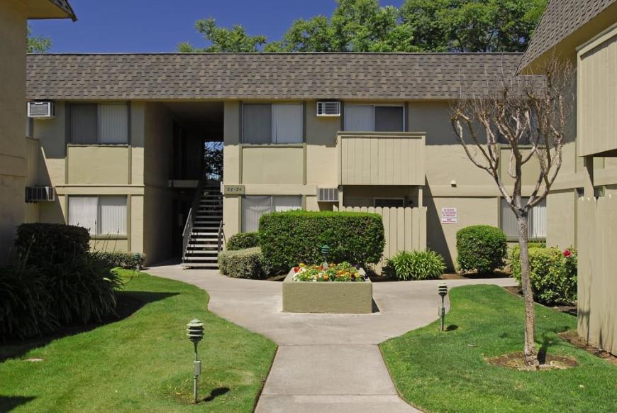 Inglewood Oaks – photo 1