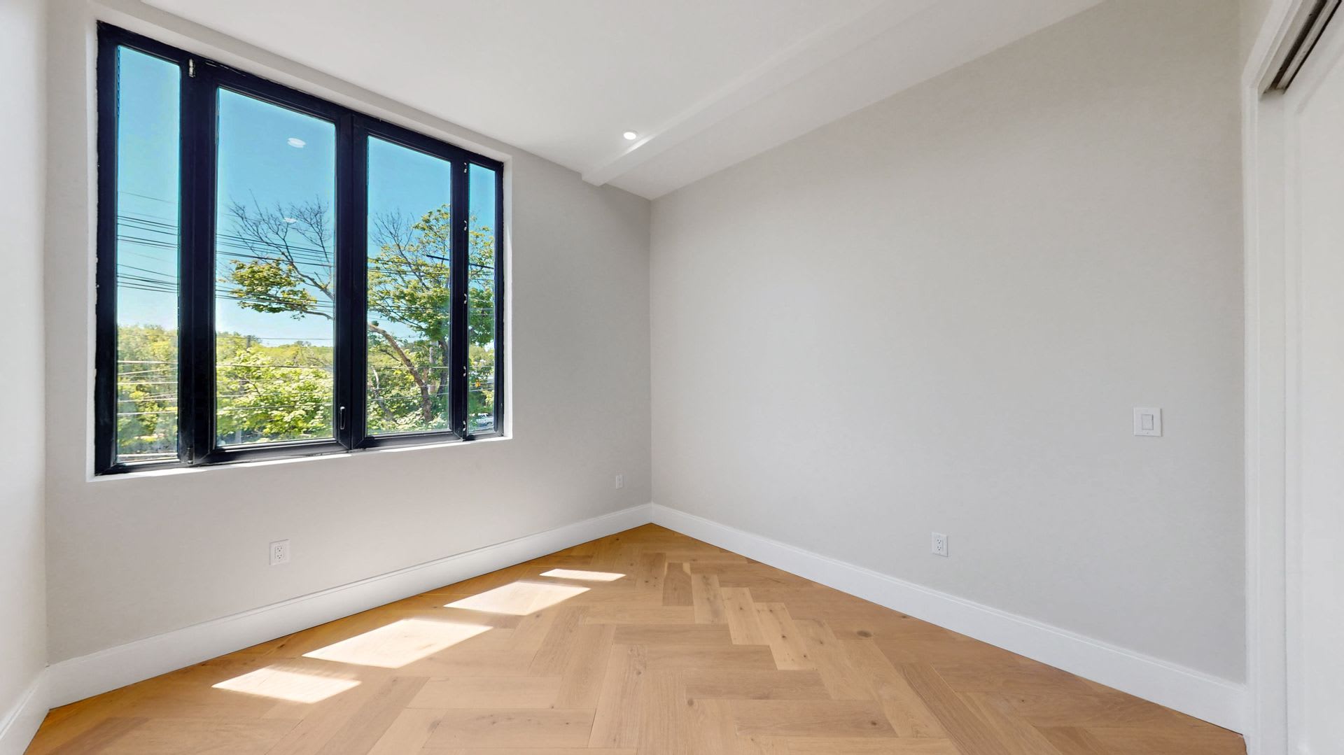 Spacious modern 2 bed in Newton available NOW! – photo 4