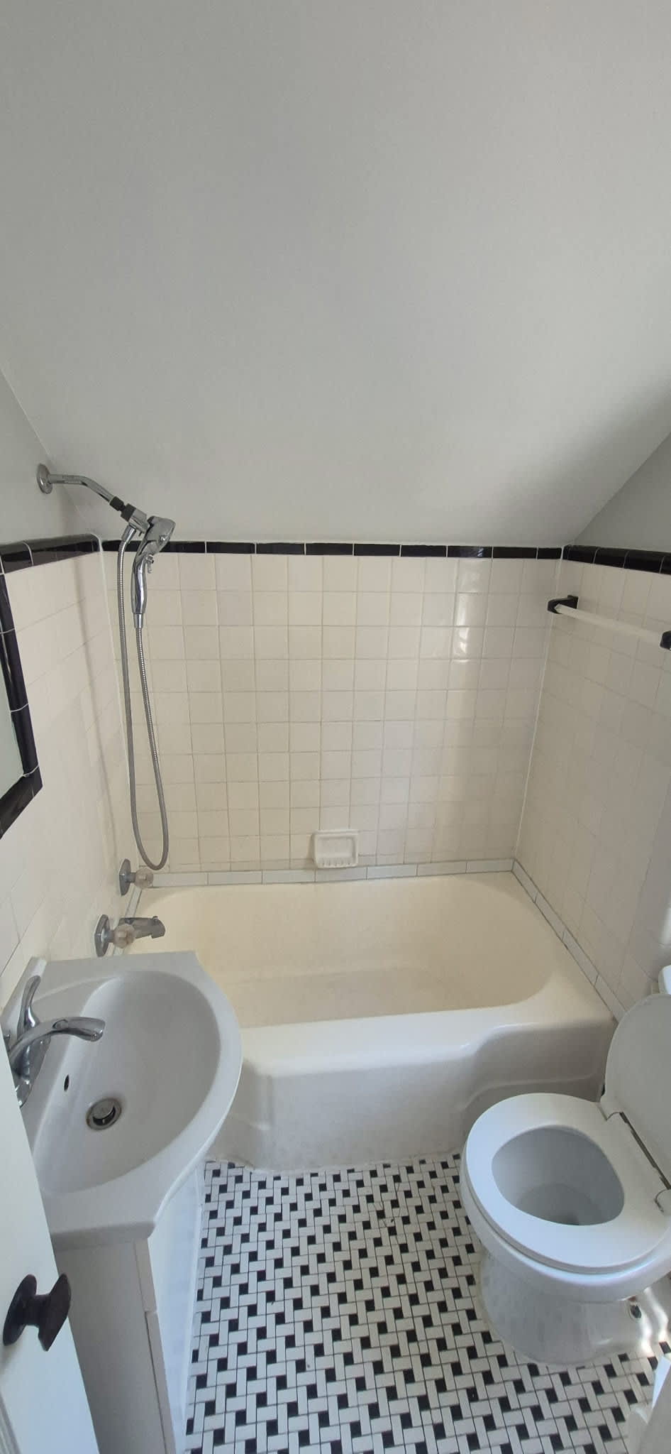 3226 Metz Avenue – photo 3
