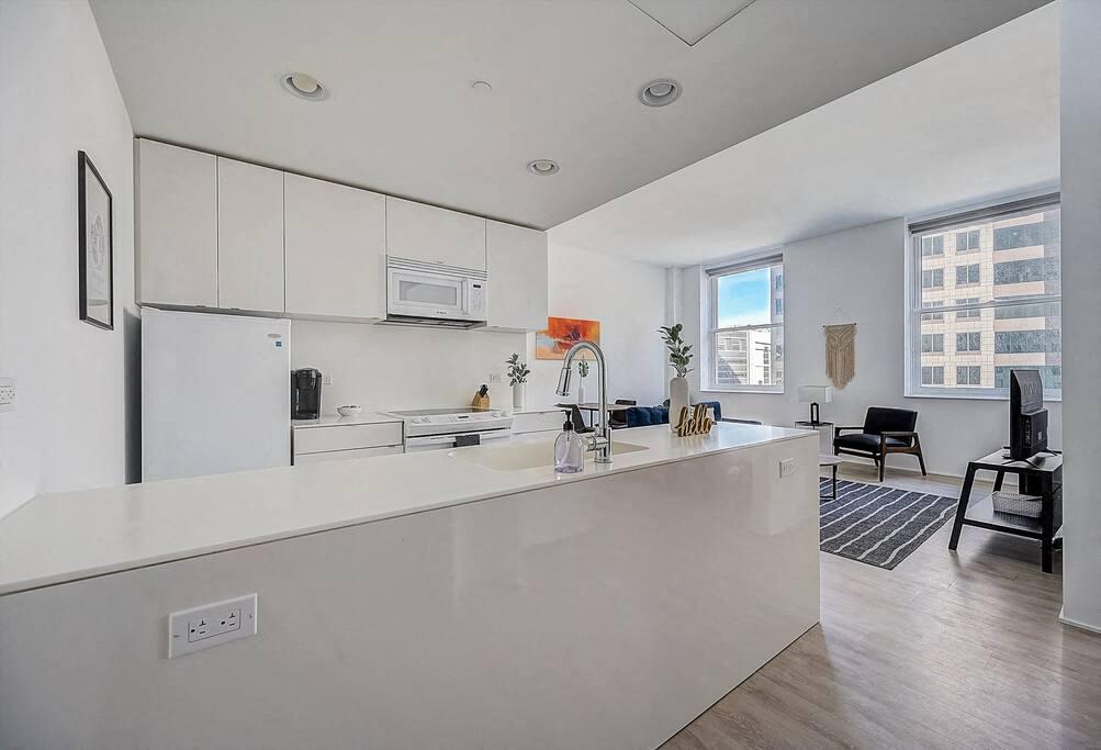 Four Bedrooms A Sunroom A Fenced Yard A Garage Your Next Home Is Ready To Be Discovered – photo 4