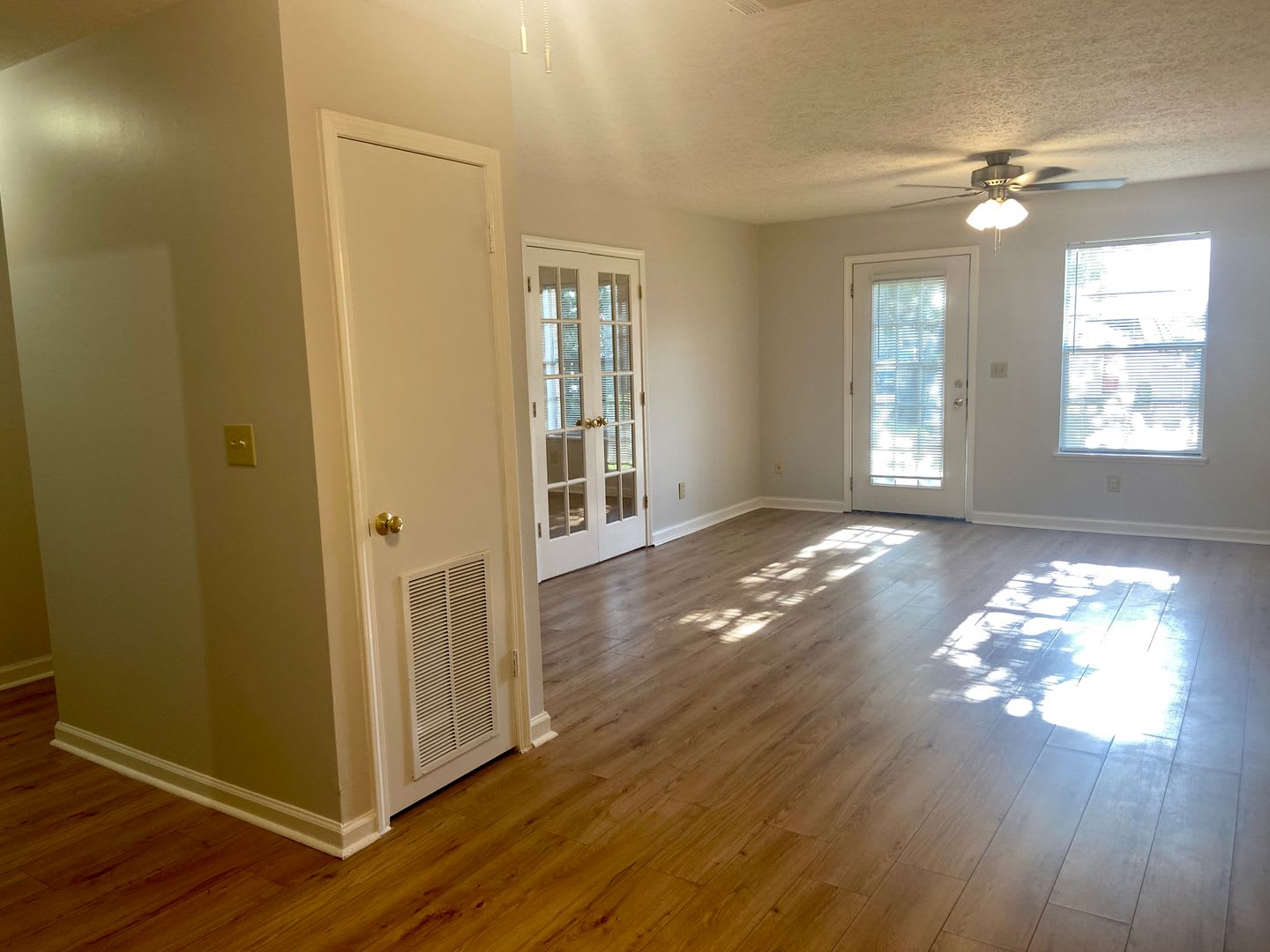 Cute 2 bedroom 1 Bath apartment! – photo 4