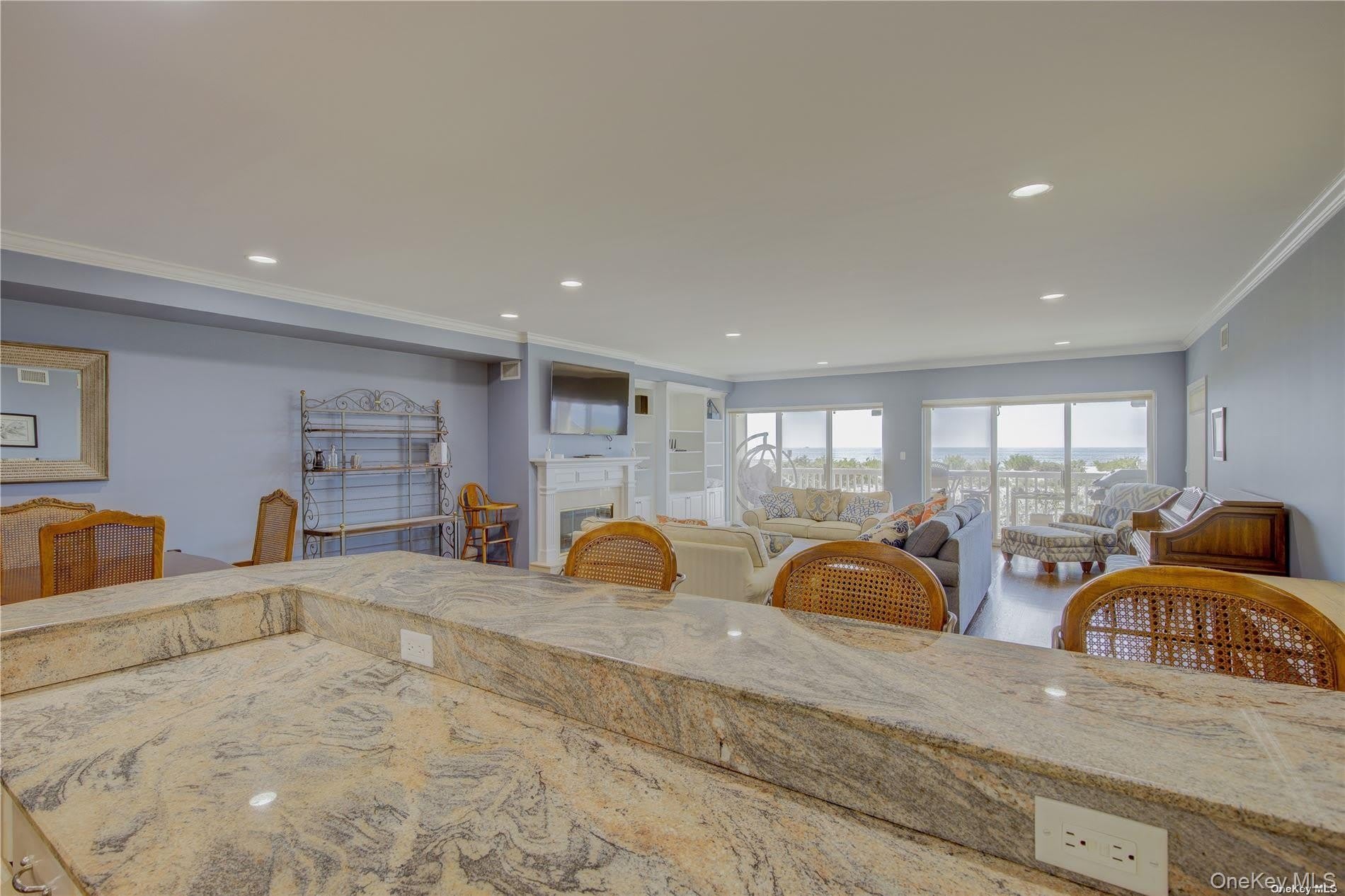 1051 Oceanfront – photo 4