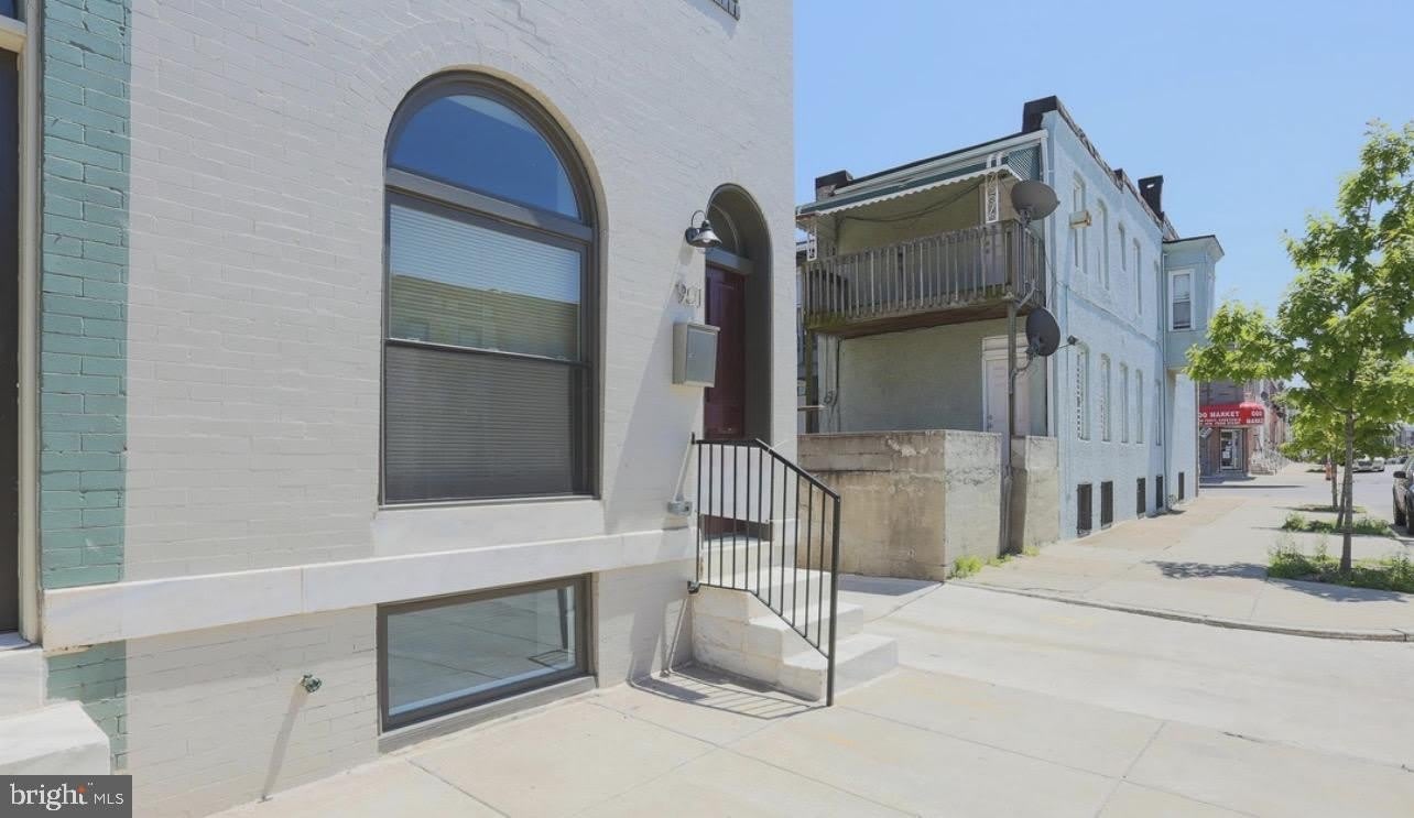 901 N MONTFORD Avenue – photo 3