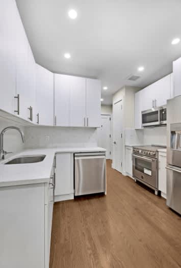 220 E 70th St – photo 2