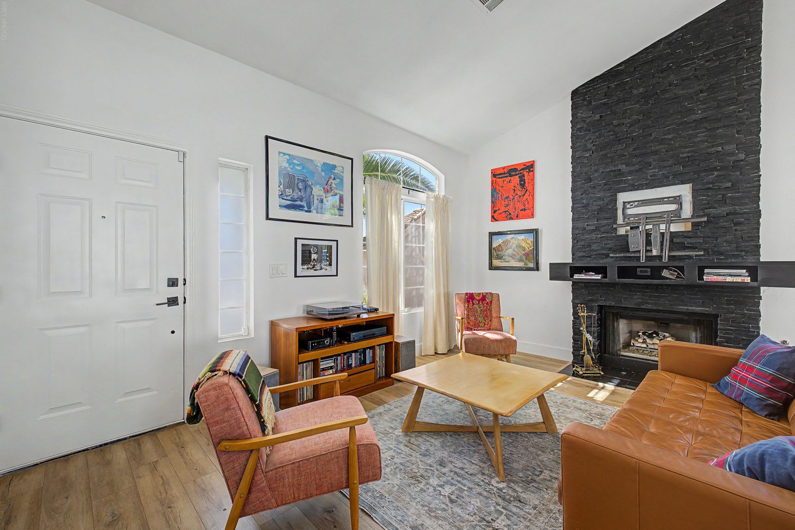 Gorgeous remodeled single story home in Henderson with 3 car garage! – photo 3