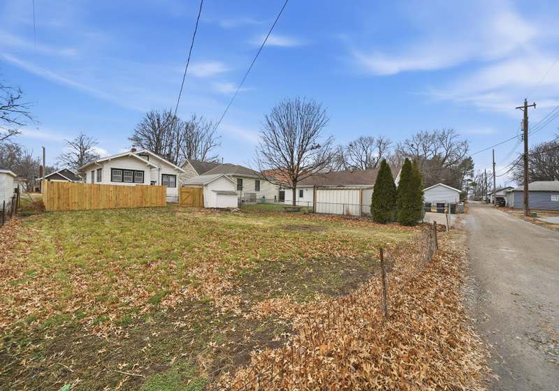6928 Ballard Ave – photo 5