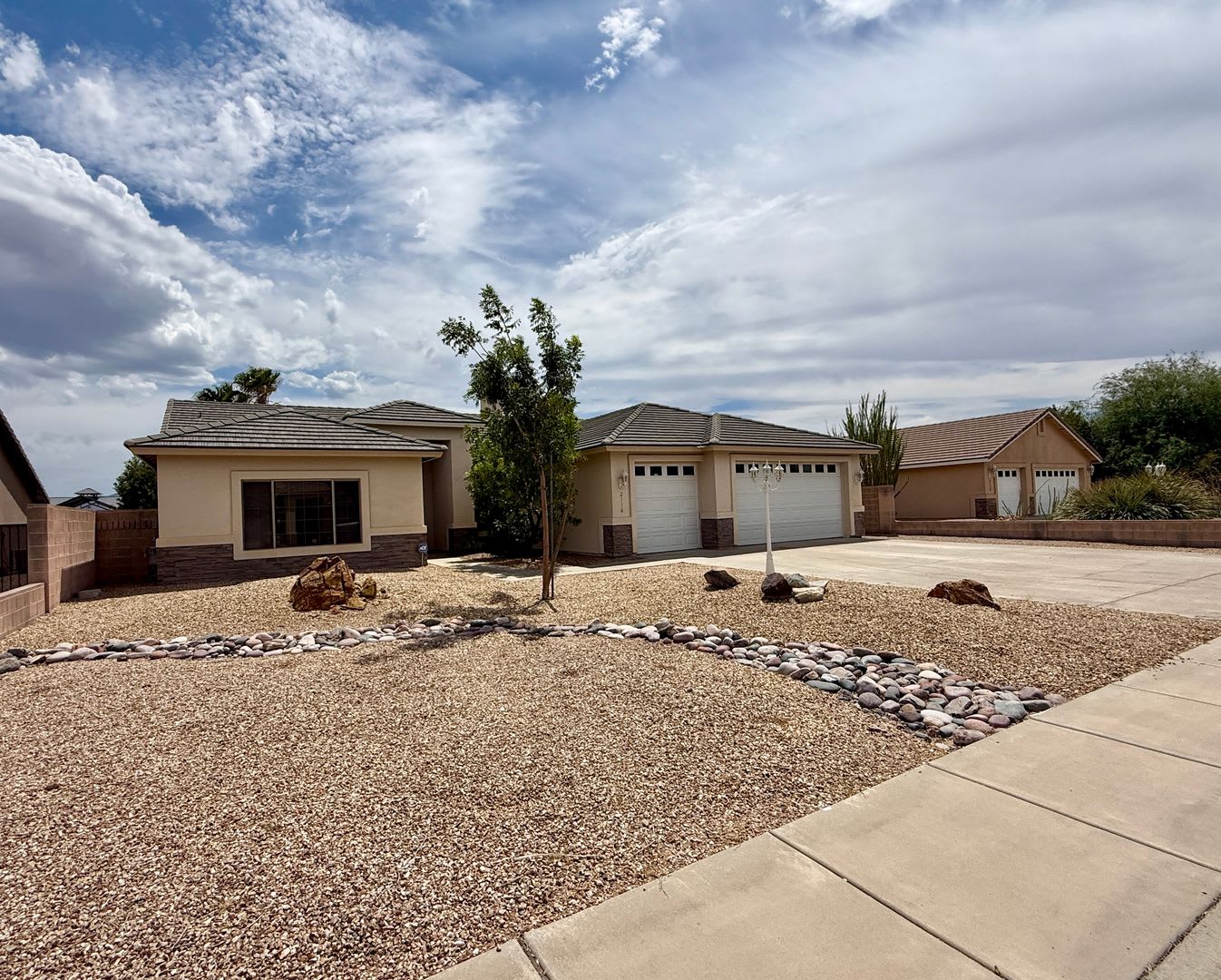 Beautiful 4 Bedroom Home With 3 Car Garage Hualapai Mountain Views In Walleck Ranch – photo 3