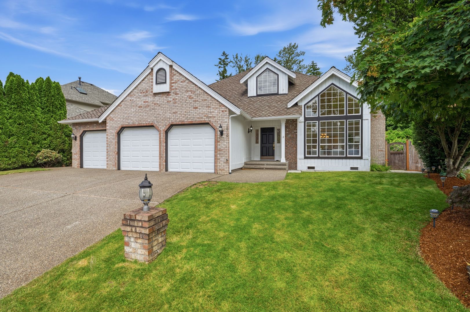 Beautiful 4 Bed 2.5 Bath Home in Renton – photo 2