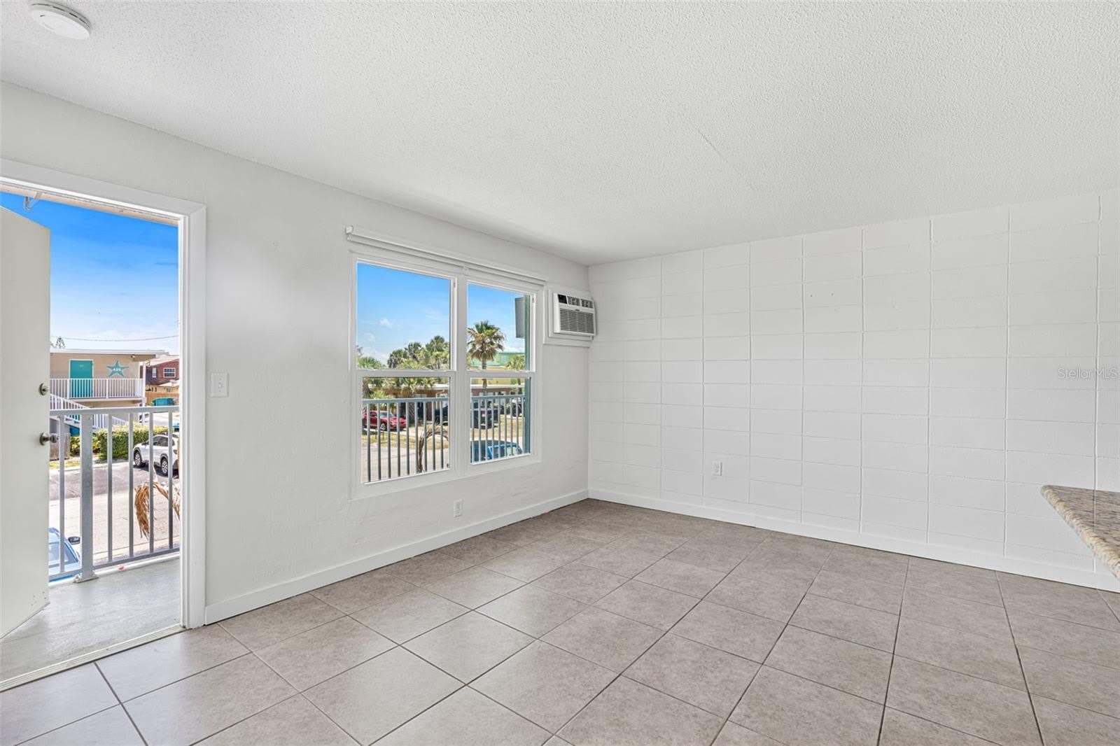420 TYLER Avenue – photo 5