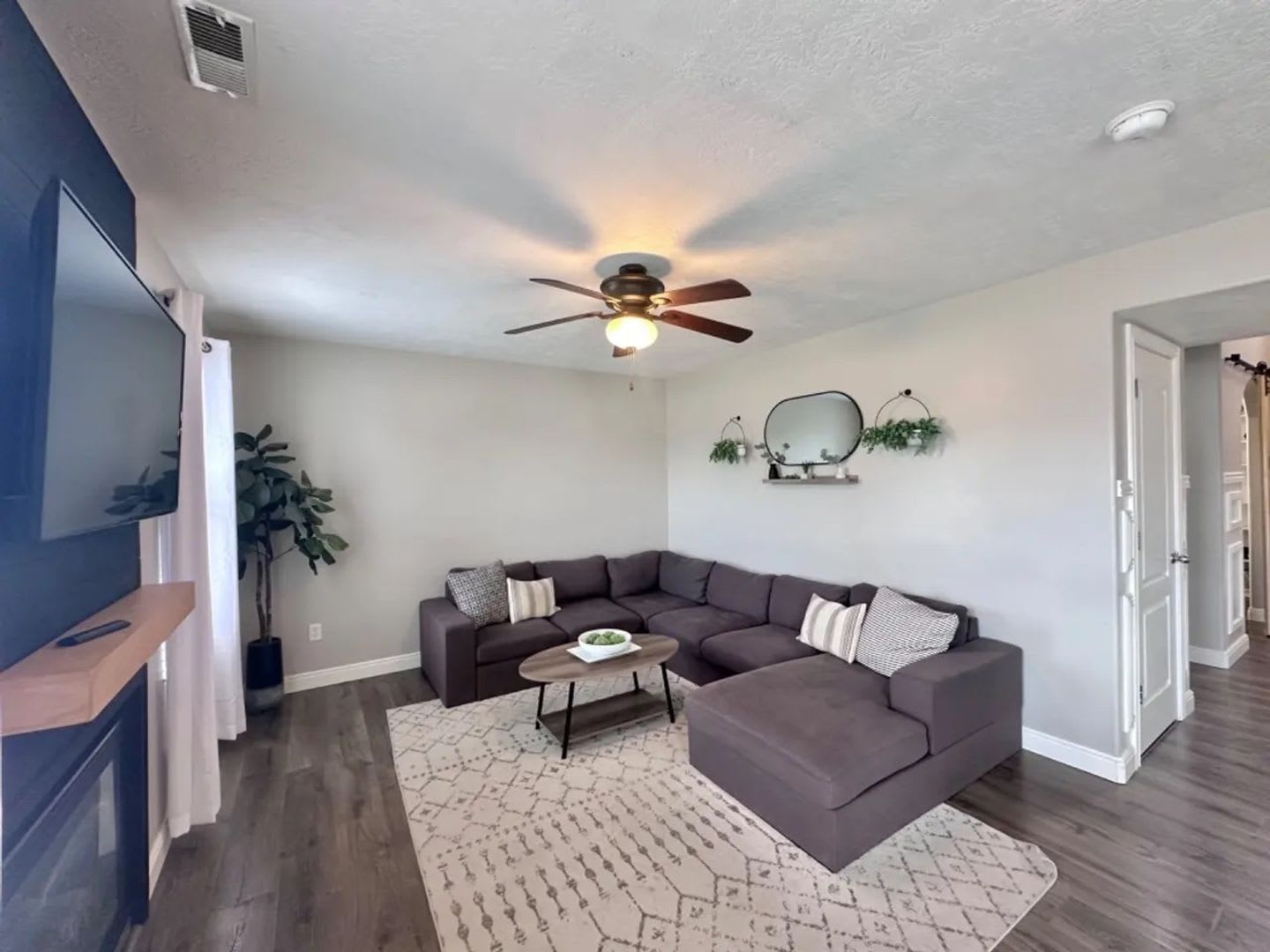Gorgeous And Spacious 5 Bedroom House – photo 4