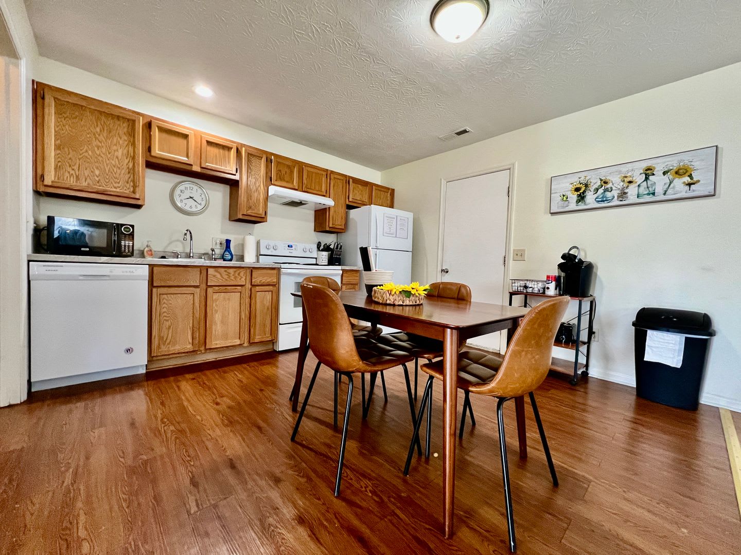 3 Bedroom 1 Bathroom Attached House – photo 5