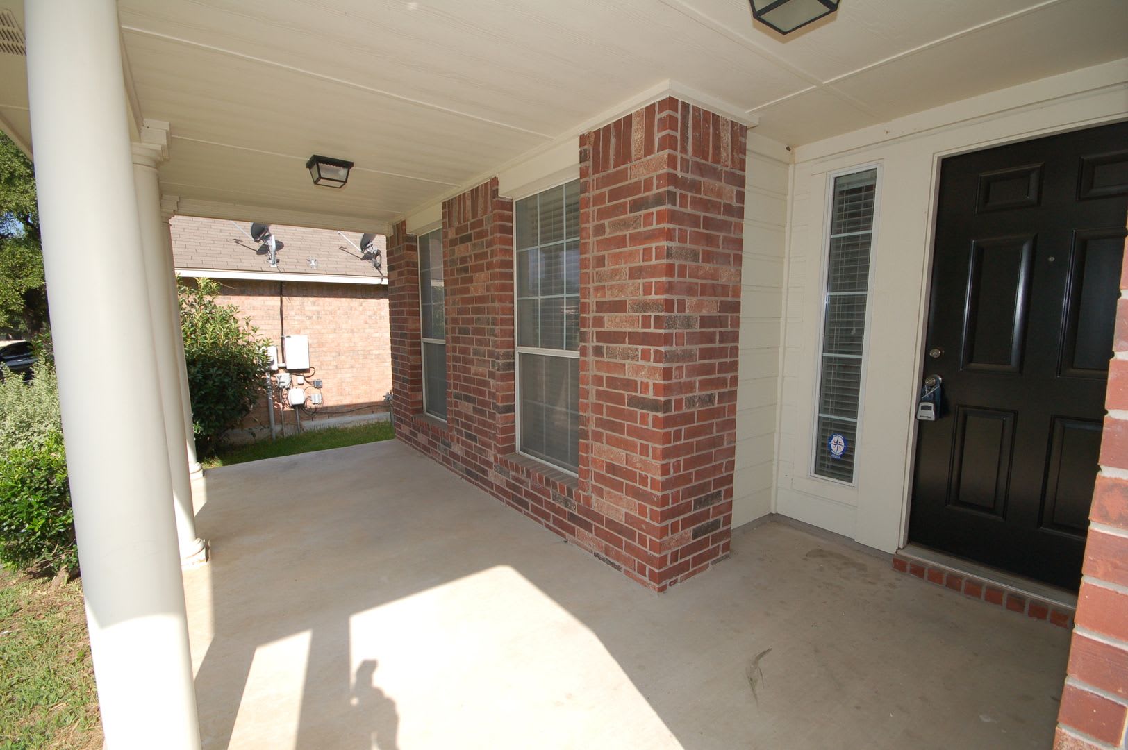 Charming Round Rock Home With Garage Large Fenced Backyard – photo 2