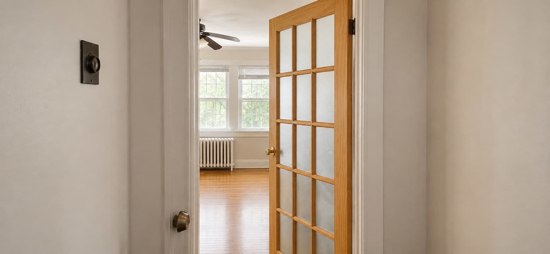 Bright Studio Steps to Quincy Center – Huge Walk-In Closet, Heat & Hot Water Included! – photo 1