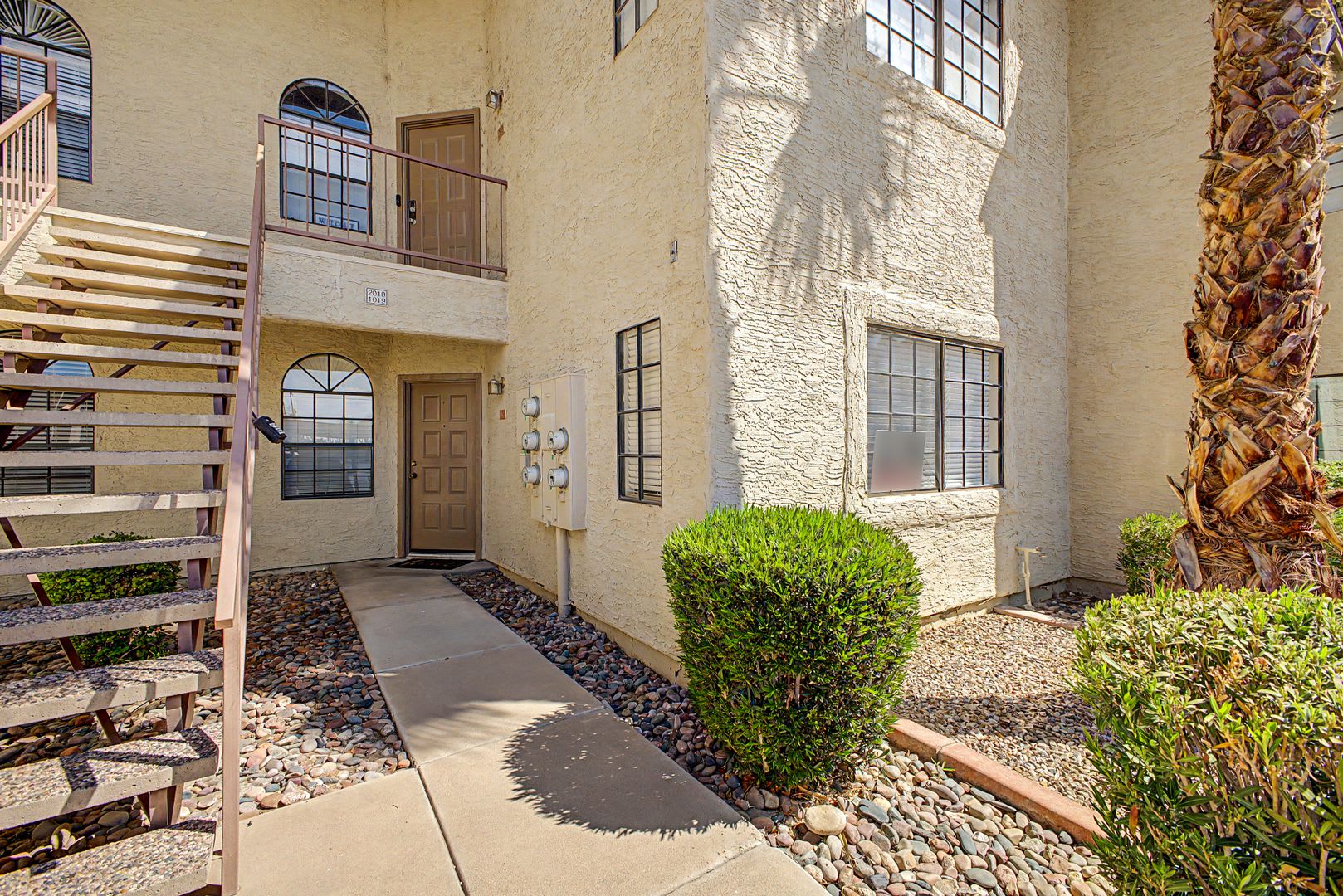Really Cute Condo Available for Immediate Move-In – photo 2