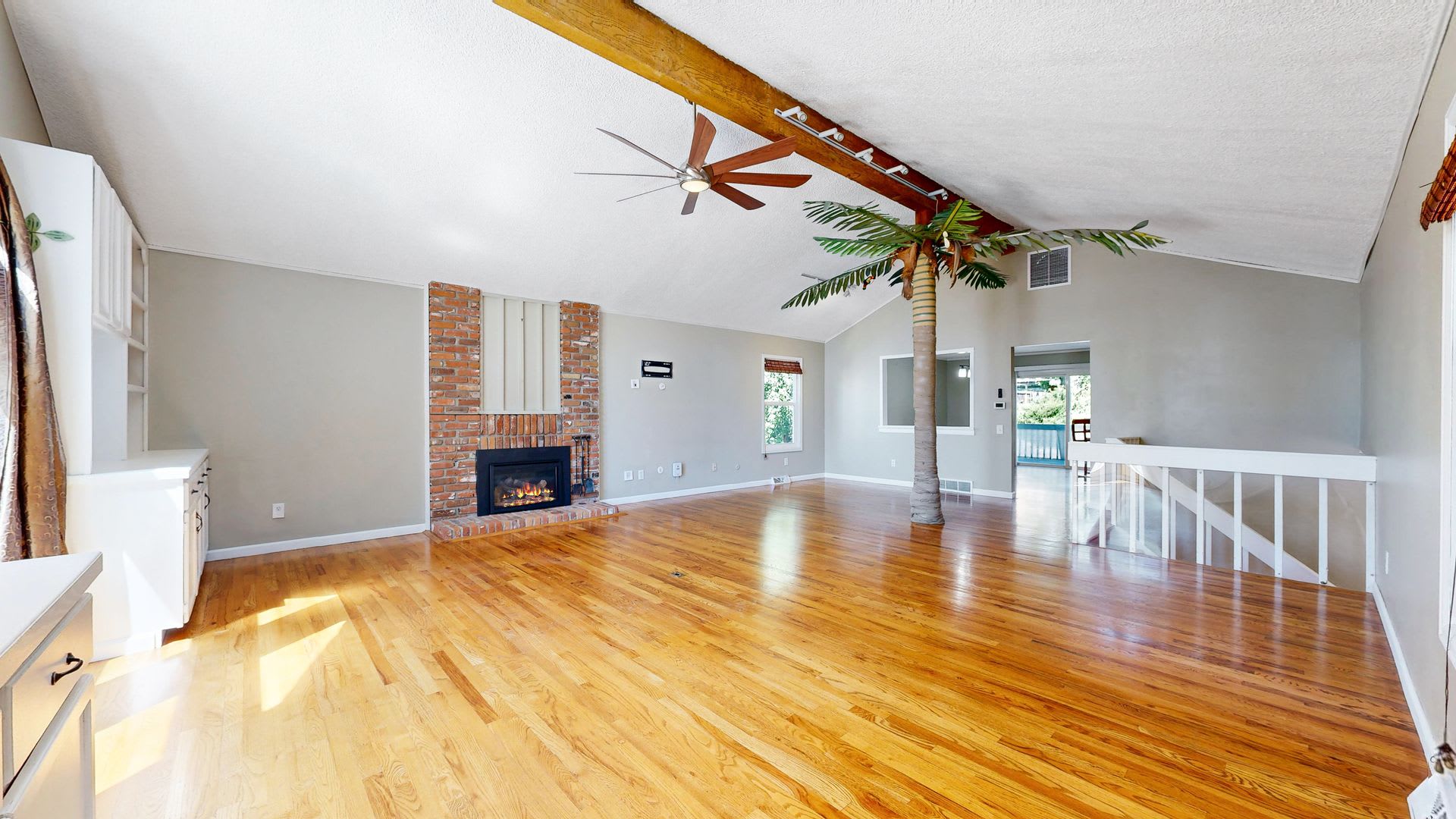 Stunning 3 bed/2 bath home available now – photo 4