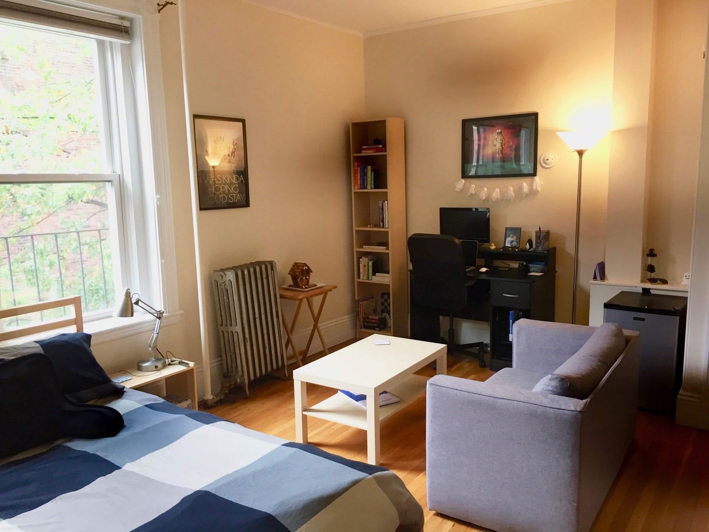 Good sized studio for 9/1 in a hot location! – photo 1