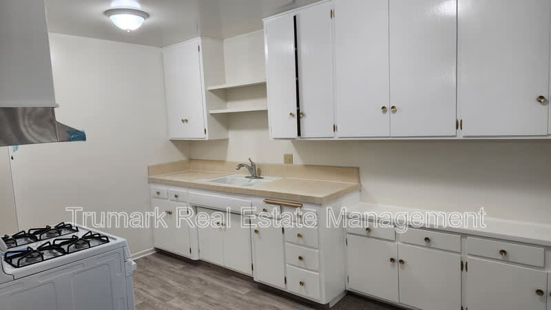 323 N Howard St – photo 1