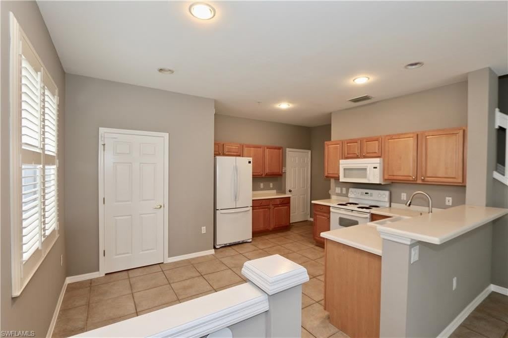 1055 Albany Ct – photo 2