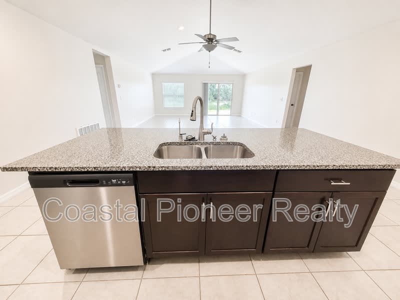 16576 Delia St – photo 5