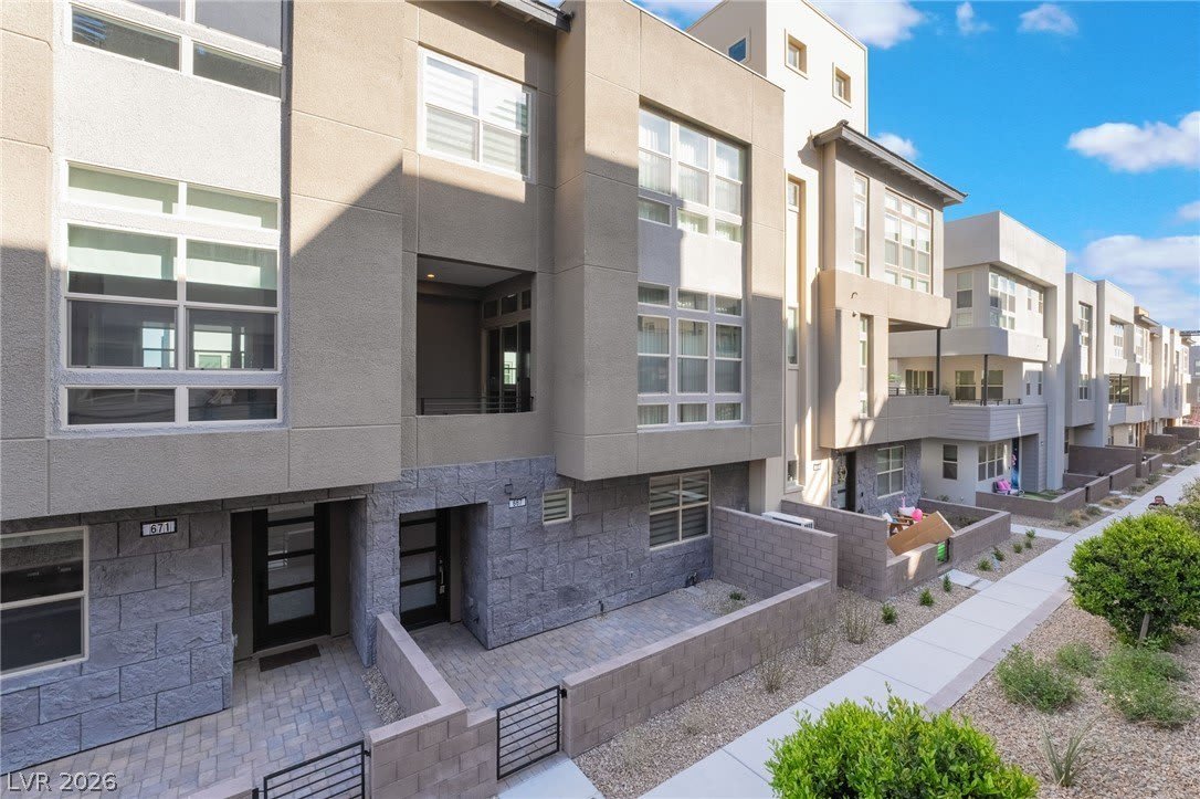 667 Grey Saker Street – photo 1