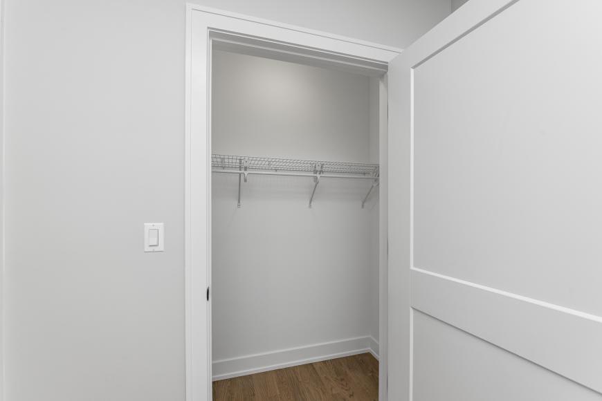 1908 West Winnemac Ave – photo 4