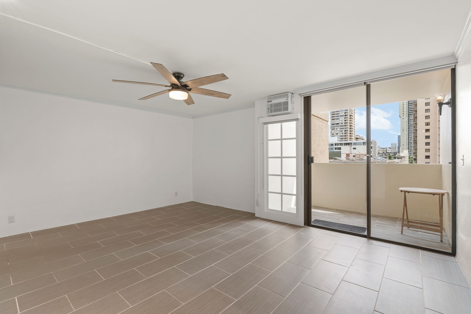Modern 1-bedroom Condo in Waikiki – photo 2