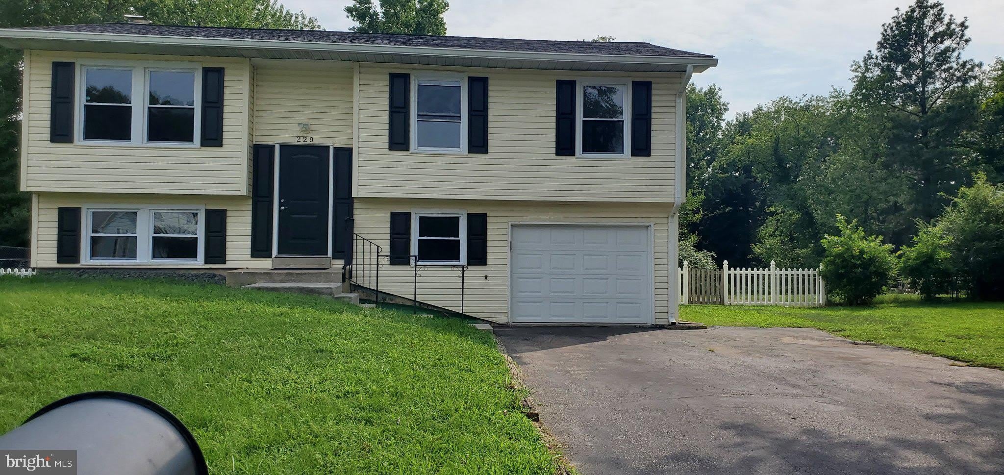 229 BARKSDALE Avenue – photo 1