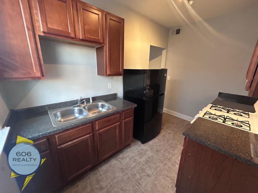 2000 West Jarvis Ave – photo 3