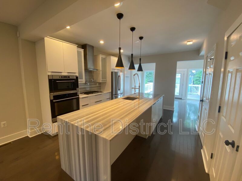 1515 Neal Street NE – photo 2