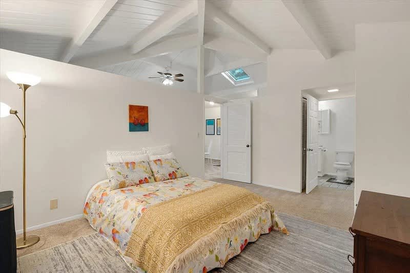 111 Lake Dr – photo 3