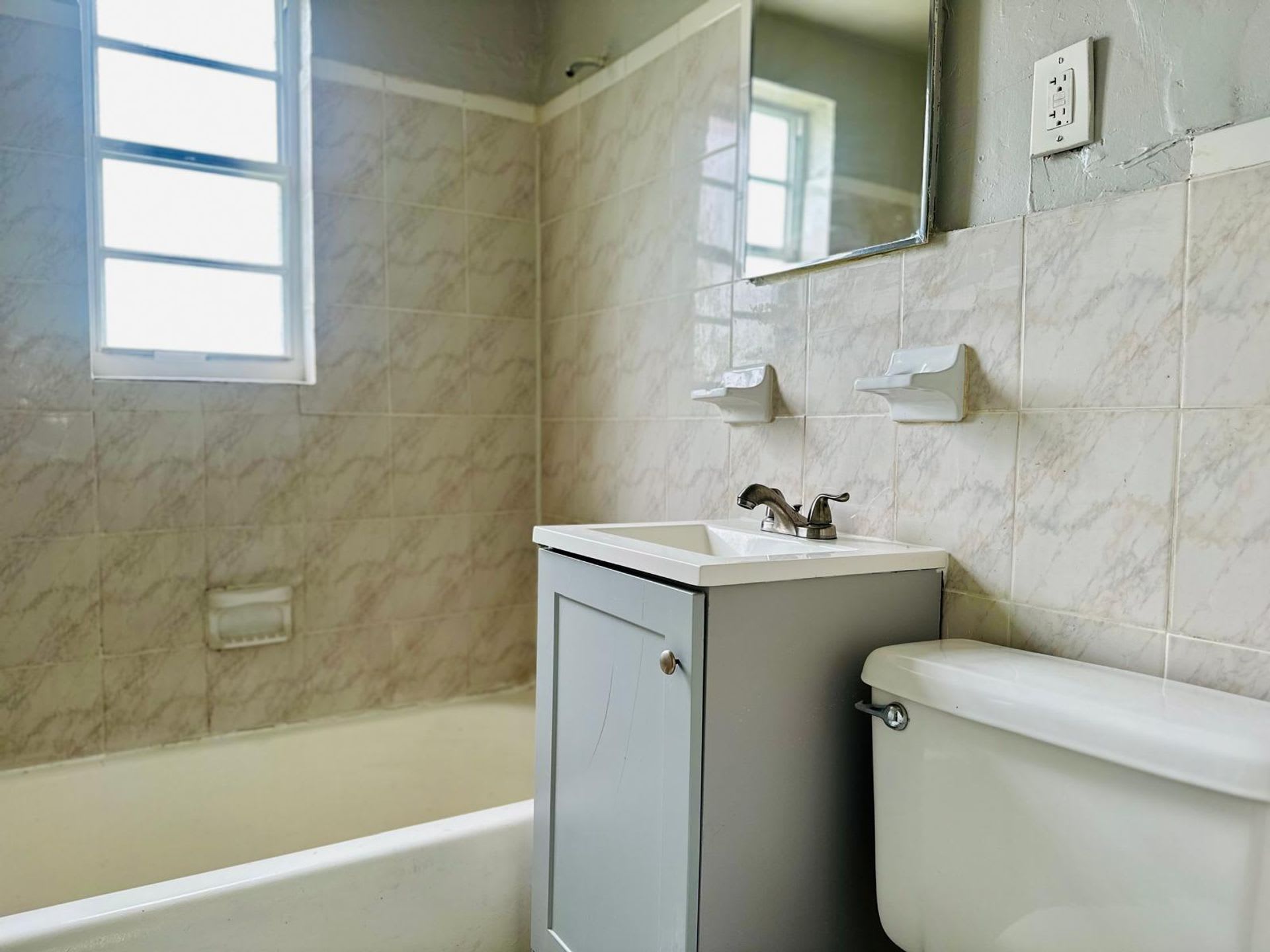 Centrally Located Gated Property Just Outside of Downtown Miami – photo 4