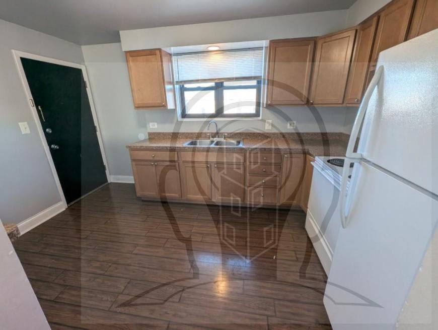 9016 Lamon Avenue – photo 5